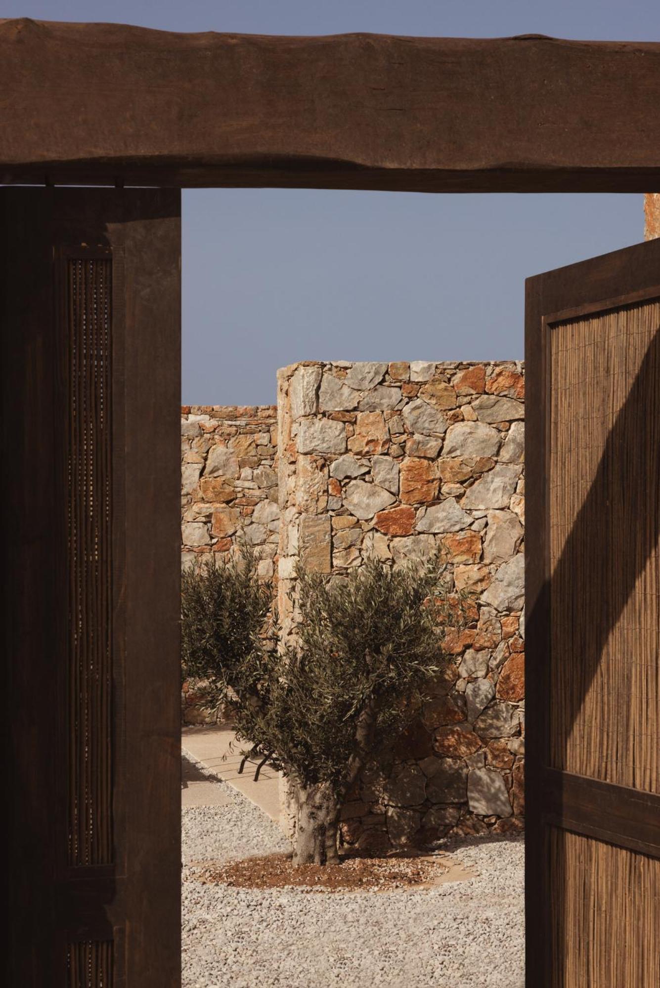 Gundari Hotel Petousis Exterior photo